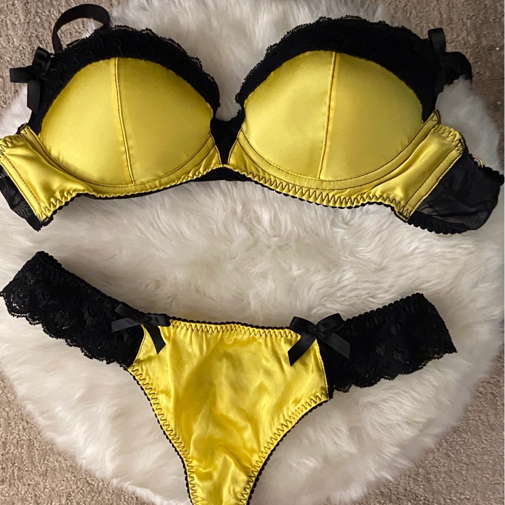 EUC Bordelle Large bra / Large thong set